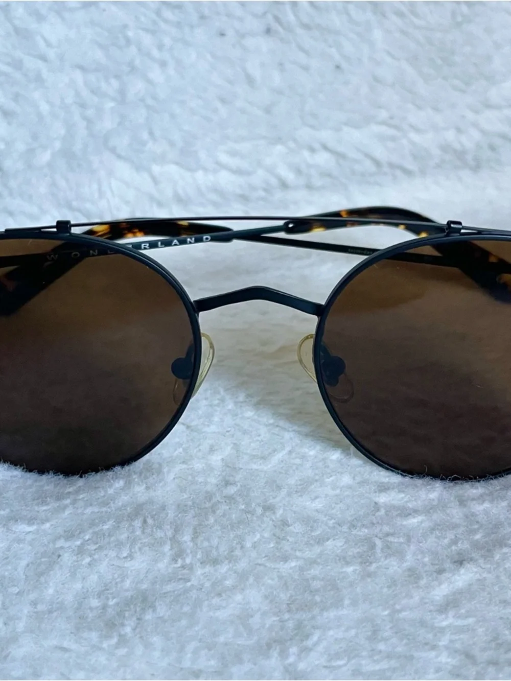 WONDERLAND INDIO Round Metal Frame Sunglasses in Black with Brown Lenses